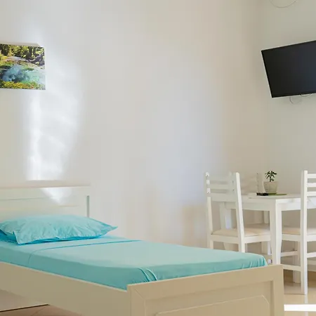 Konomi * Sarandë